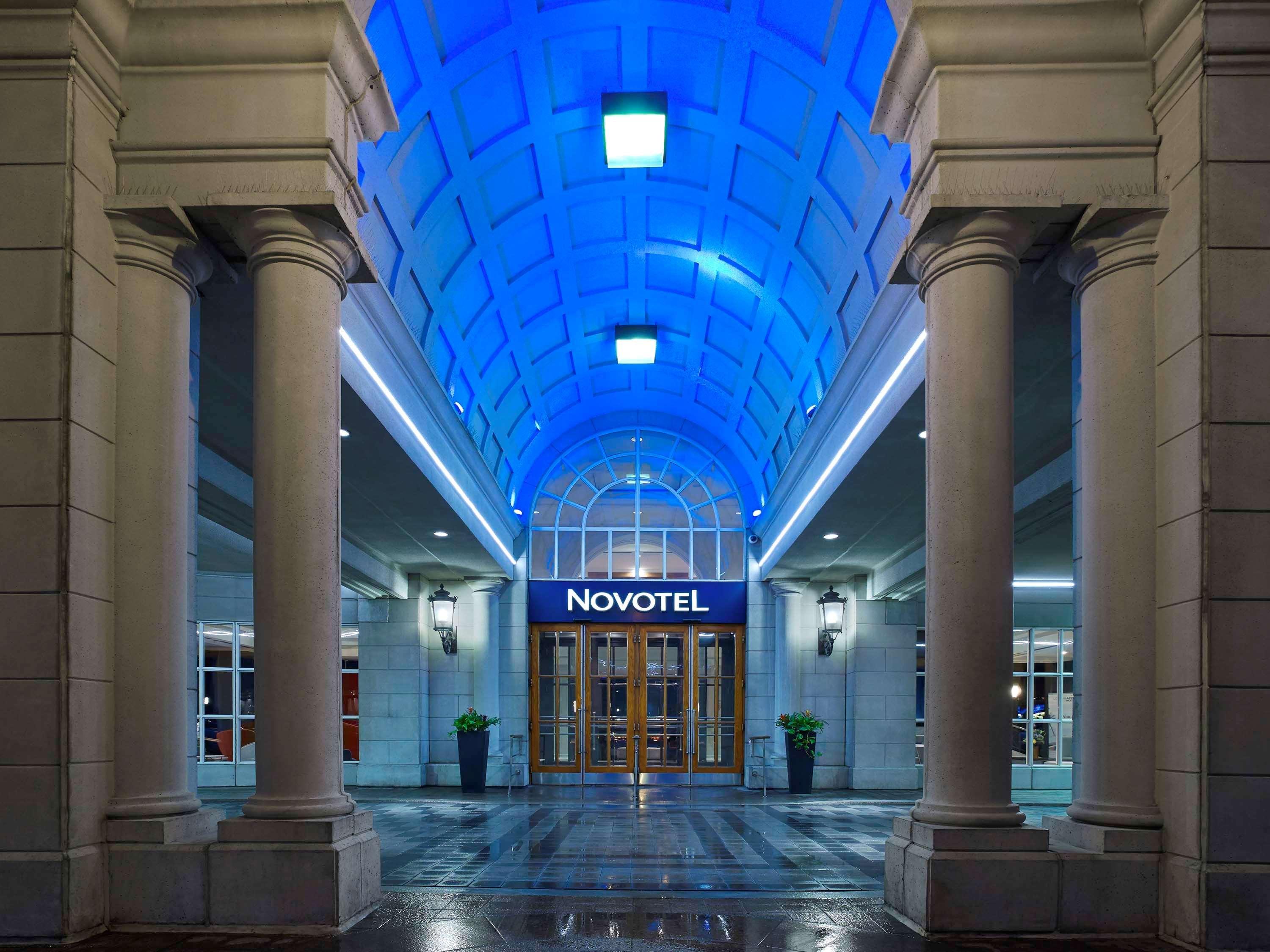 The Novotel Toronto Centre Esterno foto