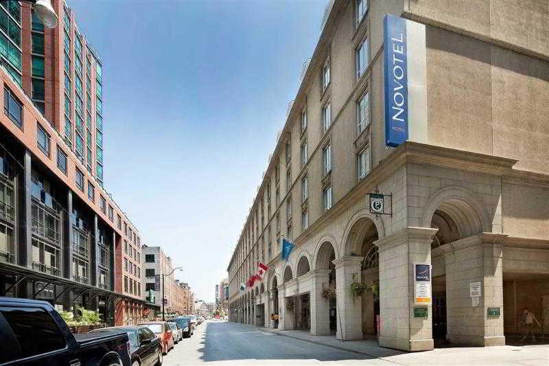 The Novotel Toronto Centre Esterno foto