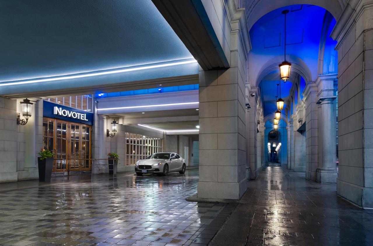 The Novotel Toronto Centre Esterno foto